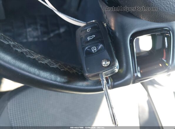 3VWFD7AT4JM709722 2018 VOLKSWAGEN BEETLE Blue Առջևի վահանակի տեսք