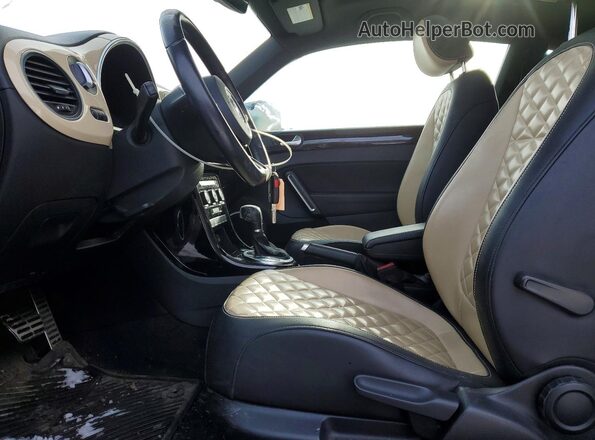 3VWFD7AT9KM719325 2019 VOLKSWAGEN BEETLE Серебряный 