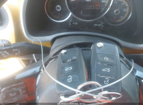 3VWS17AT1HM621065 2017 VOLKSWAGEN BEETLE Orange 