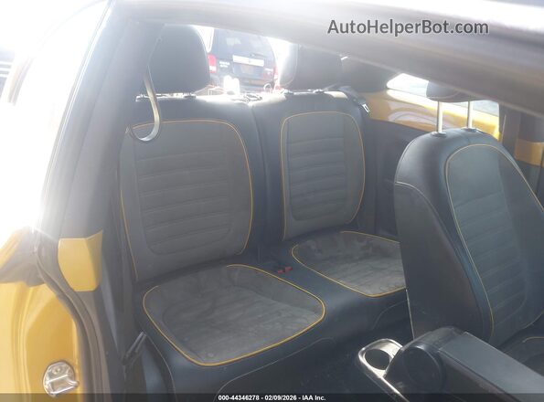 3VWS17AT1HM621065 2017 VOLKSWAGEN BEETLE Orange 