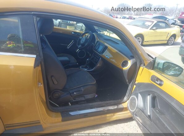 3VWS17AT1HM621065 2017 VOLKSWAGEN BEETLE Orange 
