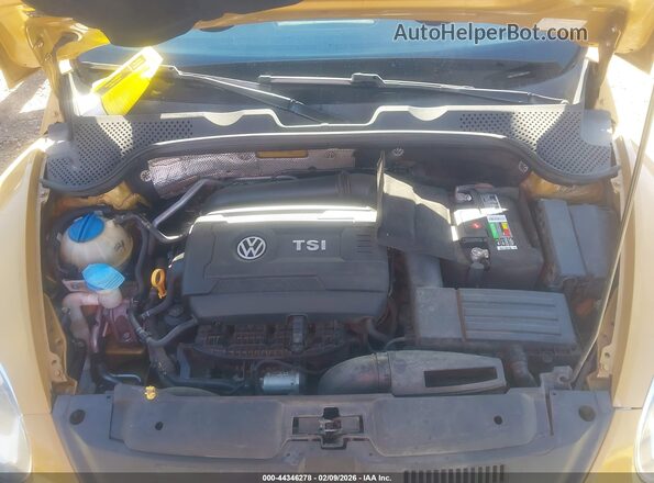 3VWS17AT1HM621065 2017 VOLKSWAGEN BEETLE Orange 