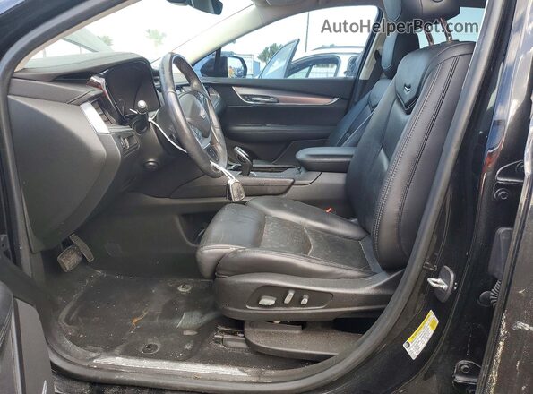 1GYKNCRS7HZ130553 2017 CADILLAC XT5 Черный Вид щитка приборов