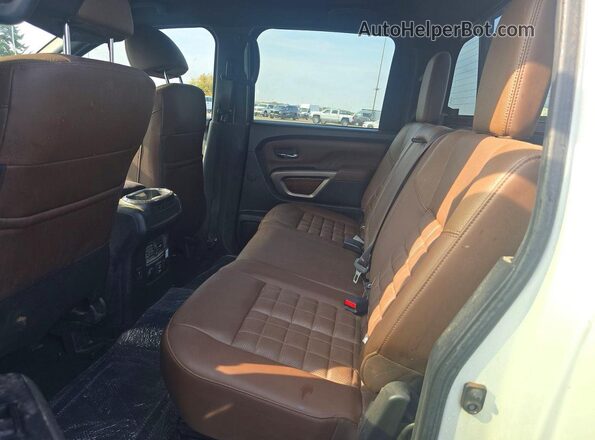 1N6AA1ED7PN102067 2023 NISSAN TITAN White Widok wnętrza z przodu