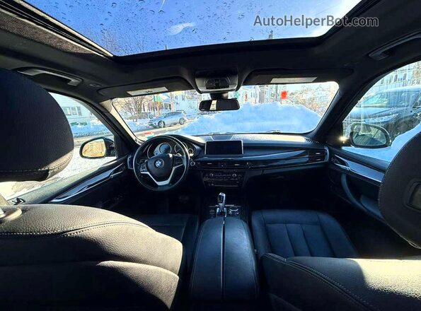 5UXKT0C56J0V99901 2018 BMW X5 Black Вид салону спереду