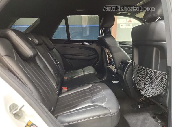 4JGDA0EB2GA725978 2016 MERCEDES-BENZ GLE White Widok wnętrza z tyłu