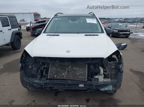 4JGDF7DE6HA833401 2017 MERCEDES-BENZ GLS 550 White Vista interior trasera