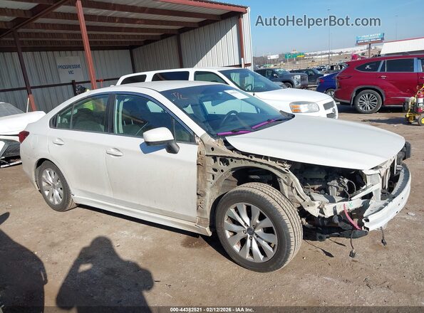 4S3BNAC66H3037306 2017 SUBARU LEGACY White Widok wnętrza z tyłu