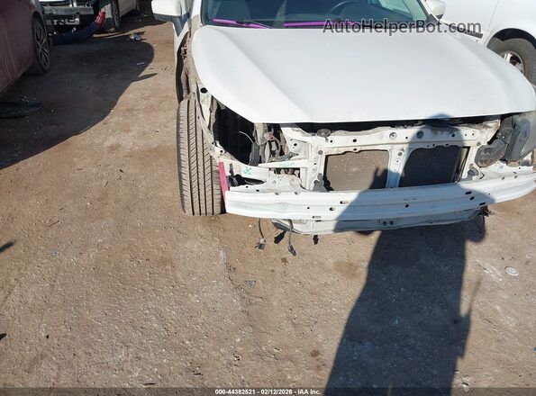 4S3BNAC66H3037306 2017 SUBARU LEGACY White Widok z przodu