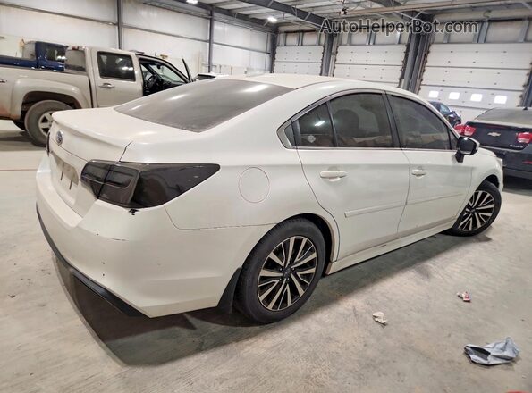 4S3BNAD60J3037516 2018 SUBARU LEGACY White Задня права чверть