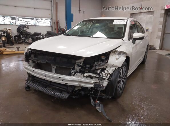 4S3BNAF69J3044784 2018 SUBARU LEGACY White Widok z przodu