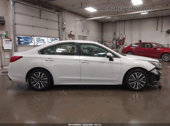 4S3BNAF69J3044784 2018 SUBARU LEGACY White Widok wnętrza 360 stopni