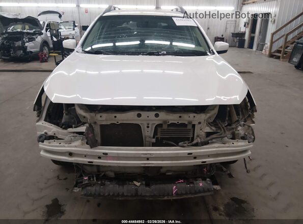 4S4BSACC0H3325901 2017 SUBARU OUTBACK White Widok wnętrza z tyłu