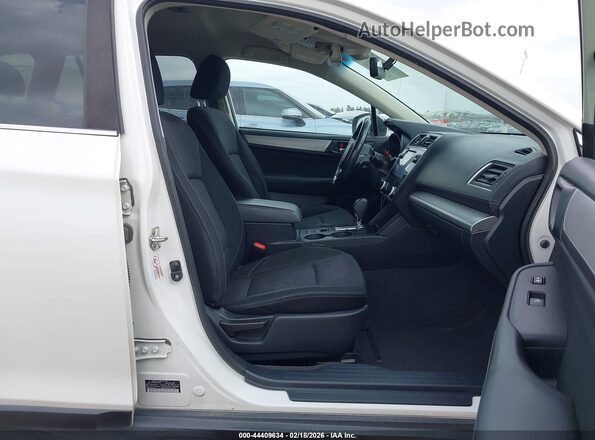4S4BSAFC6K3396068 2019 SUBARU OUTBACK White Front interior view