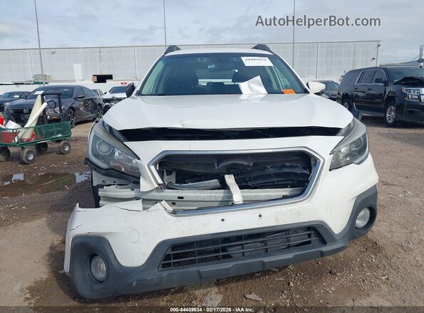 4S4BSAFC6K3396068 2019 SUBARU OUTBACK White Rear interior view