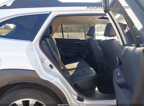 4S4BTGPD7R3266267 2024 SUBARU OUTBACK White Vista de la etiqueta del VIN