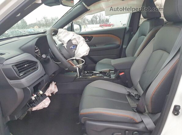 4S4SLDH68T3010774 2026 SUBARU FORESTER White Вид салону спереду
