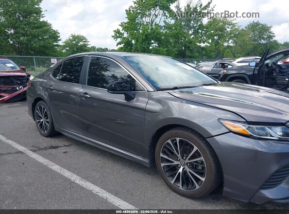 4T1B11HK5KU267062 2019 TOYOTA CAMRY Gray Widok z przodu