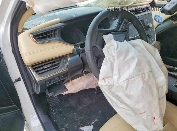 4T1BD1EB8HU058953 2017 TOYOTA AVALON Белый Вид панели приборов