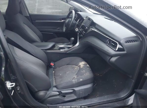 4T1C11AK4NU009070 2022 TOYOTA LE Черный Вид салона спереди