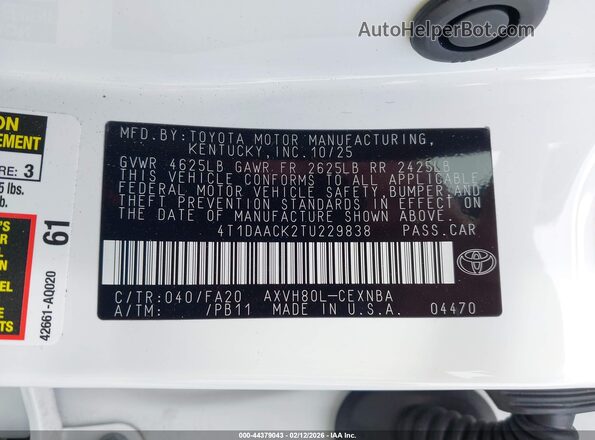4T1DAACK2TU229838 2026 TOYOTA LE White Vista del compartimento del motor