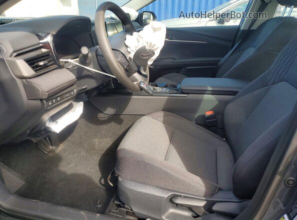 4T1DAACK3TU223076 2026 TOYOTA LE Gray Вид салону спереду