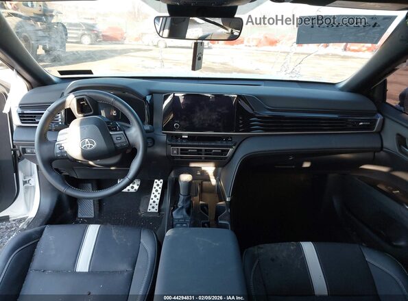 4T1DAACK5SU646790 2025 TOYOTA CAMRY White Widok wnętrza z przodu