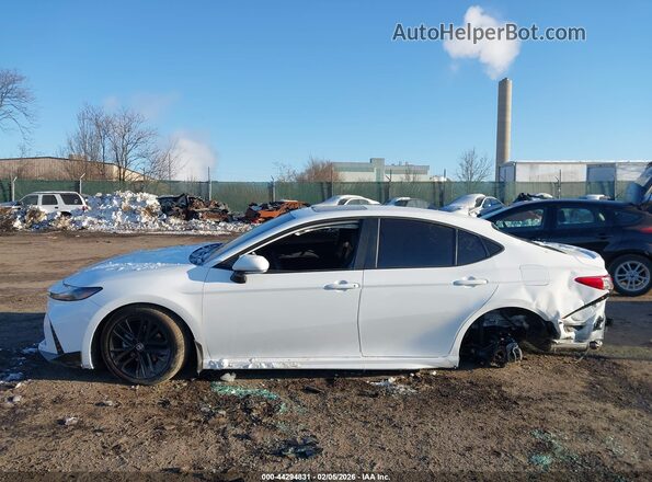 4T1DAACK5SU646790 2025 TOYOTA CAMRY White Widok wnętrza z tyłu