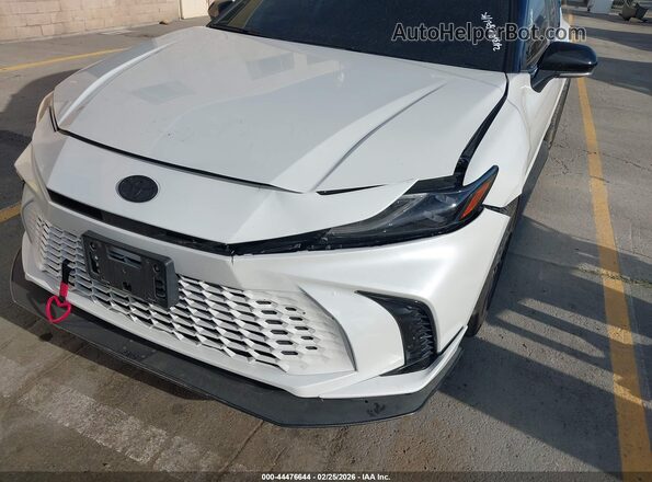 4T1DAACK6SU082891 2025 TOYOTA CAMRY Белый Вид спереди