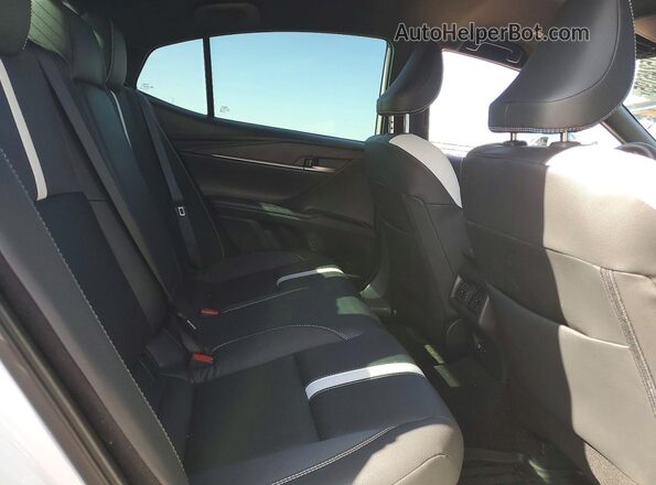 4T1DBADK3TU039350 2026 TOYOTA CAMRY White Widok tylnych siedzeń