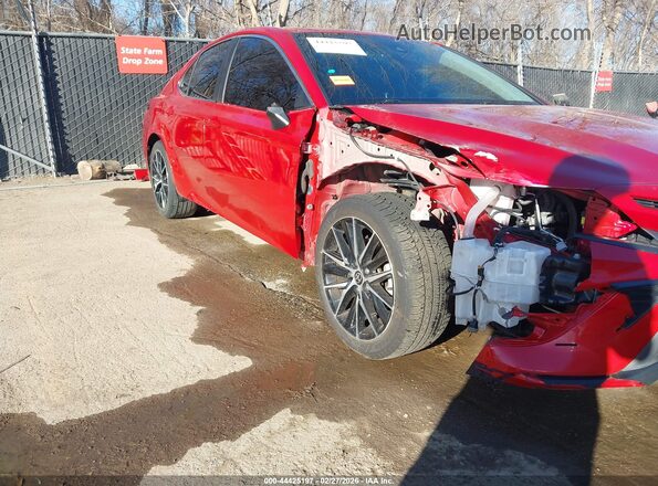 4T1G11AK6MU477155 2021 TOYOTA CAMRY Красный Вид спереди