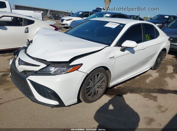 4T1G31AK9MU026392 2021 TOYOTA CAMRY White Առջևի ձախ երեք քառորդ տեսարան
