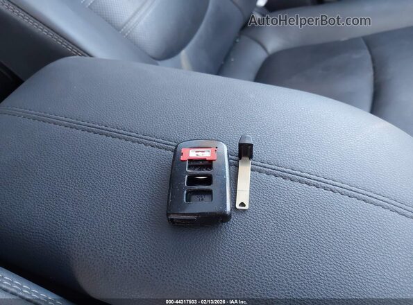 4T3D6RFV6NU076865 2022 TOYOTA LIMITED White Առջևի վահանակի տեսք