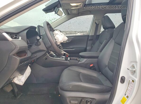 4T3D6RFVXPU121857 2023 TOYOTA LIMITED White Front interior view