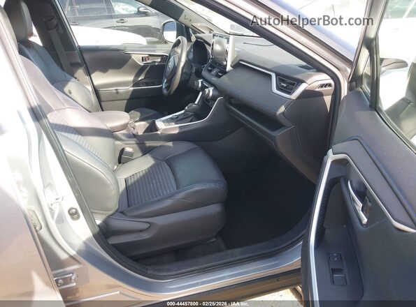 4T3E6RFV5NU077090 2022 TOYOTA RAV4 HYBRID Gray Front interior view