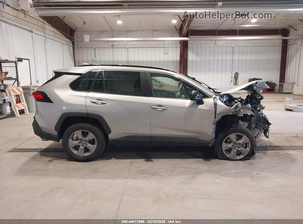 4T3LWRFV3NU078651 2022 TOYOTA LE Silver Rear interior view