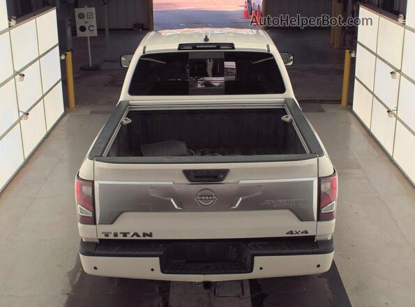 1N6AA1ED7PN102067 2023 NISSAN TITAN White Widok wnętrza 360 stopni