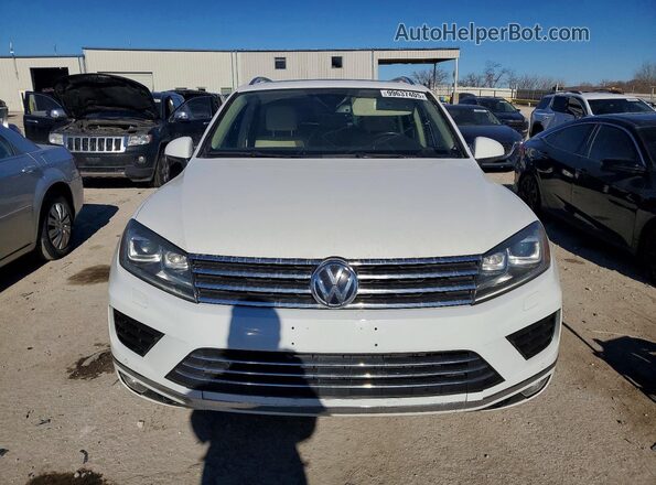 WVGEP9BP8GD002495 2016 VOLKSWAGEN TOUAREG White Вид ззаду