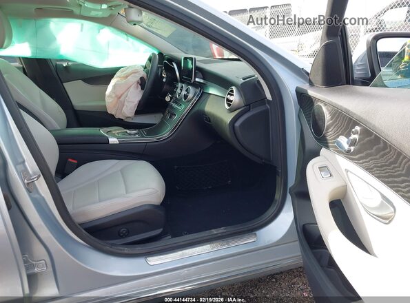 55SWF4JB1HU190421 2017 MERCEDES-BENZ C-CLASS Light Blue Front interior view