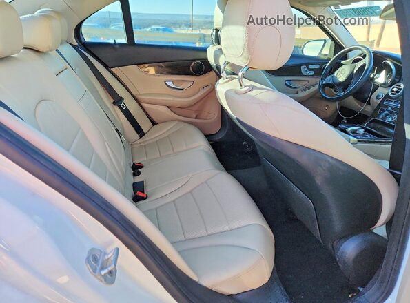 55SWF4KB5GU107392 2016 MERCEDES-BENZ C White Vista de los asientos traseros