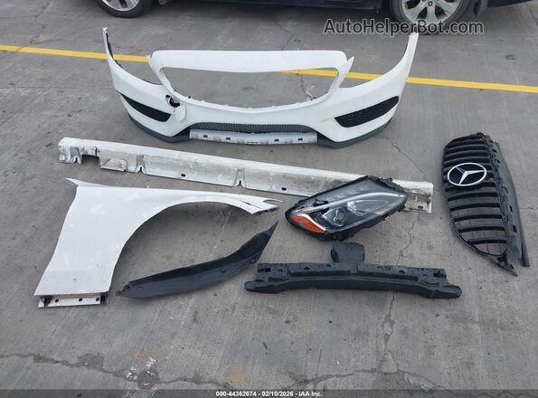 55SWF6EB6JU237969 2018 MERCEDES-BENZ AMG C 43 White ხელსაწყოთა პანელის ხედი