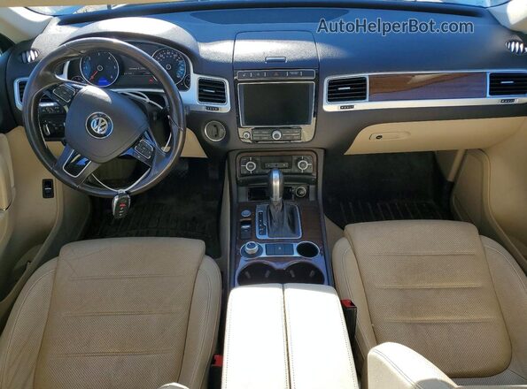 WVGEP9BP8GD002495 2016 VOLKSWAGEN TOUAREG White Вид щитка приладів