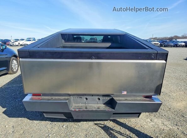 7G2CEGEC3SA076420 2025 TESLA CYBERTRUCK Silver Սալոնի դիմացի տեսք