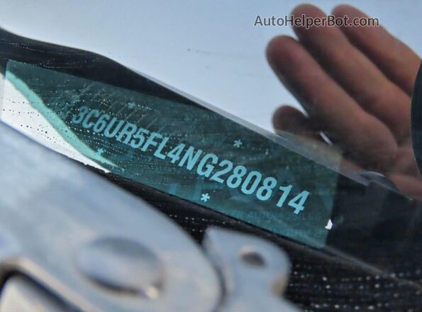 3C6UR5FL4NG280814 2022 RAM 2500 Red Вид задньої частини салону