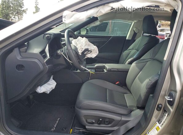 58AC21B18LU007833 2020 LEXUS ES Silver Widok wnętrza z przodu