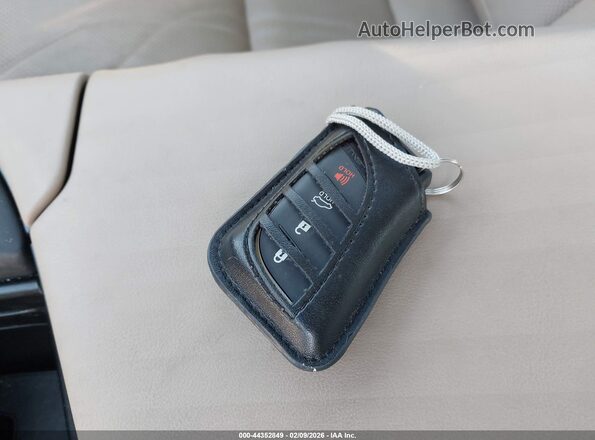 58AE21B13LU011698 2020 LEXUS ES 300H Серый Вид панели приборов