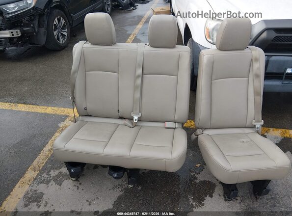 5BZAF0AA4KN851718 2019 NISSAN NV PASSENGER NV3500 HD Серебряный Вид щитка приборов