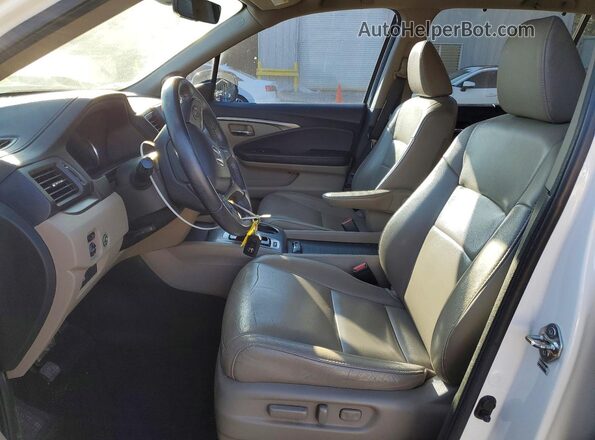 5FNYF5H4XKB019746 2019 HONDA PILOT Белый Вид салона спереди