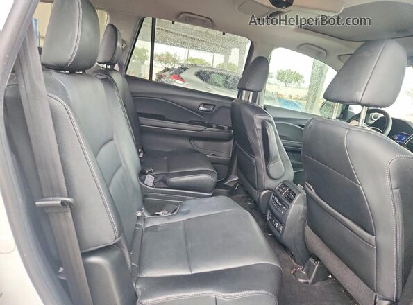 5FNYF5H69NB025317 2022 HONDA PILOT White Rear interior view