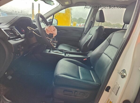 5FNYF5H69NB025317 2022 HONDA PILOT White Front interior view